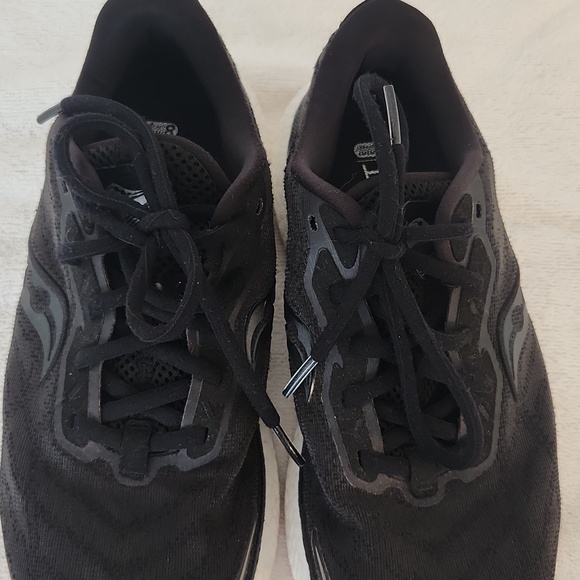 Saucony Triumph Sneakers - Picture 6 of 7